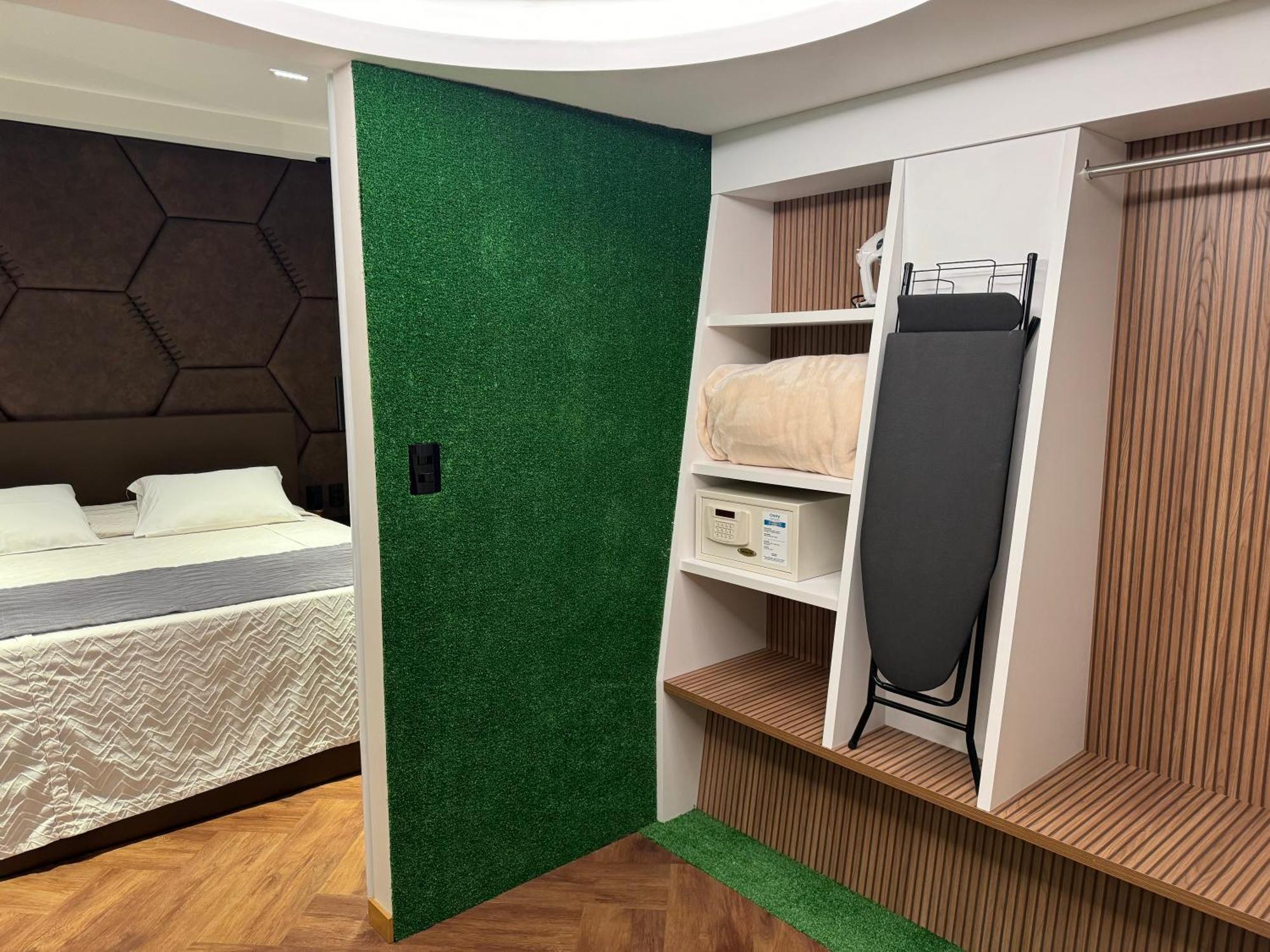 Mogano Premium - Eletroposto 4*