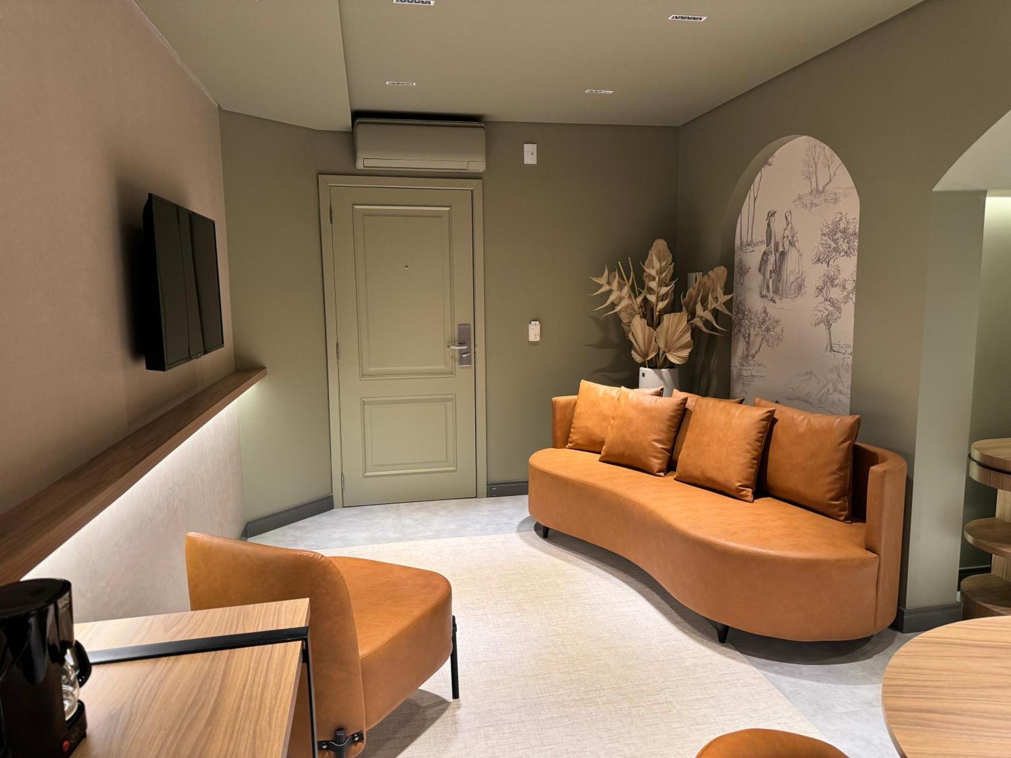 Mogano Premium - Eletroposto 4*