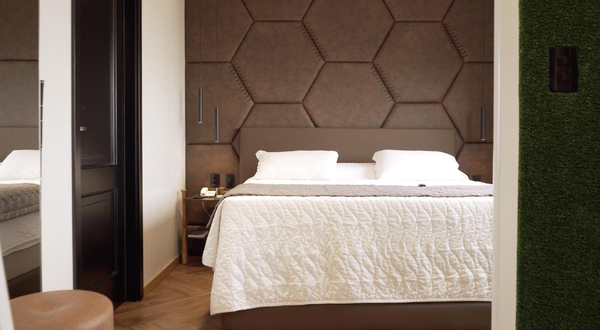 Mogano Premium - Eletroposto Hotel 4*